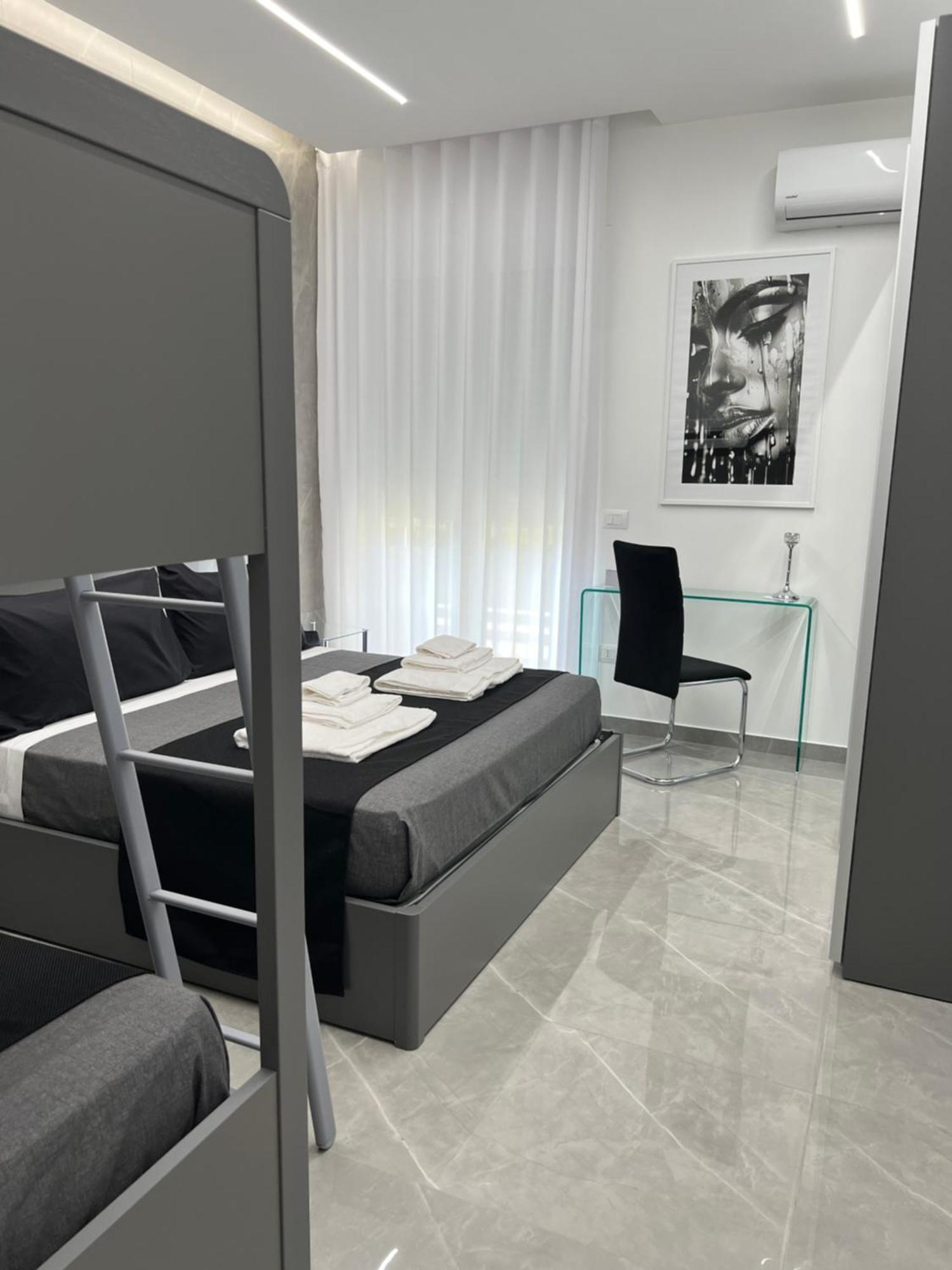 White Elegance Luxury Couette-café