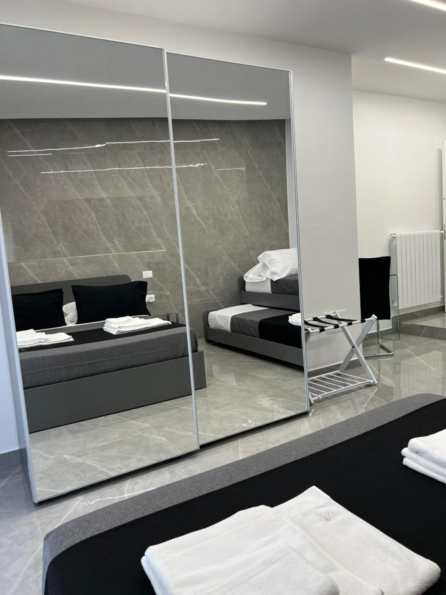 White Elegance Luxury Couette-café